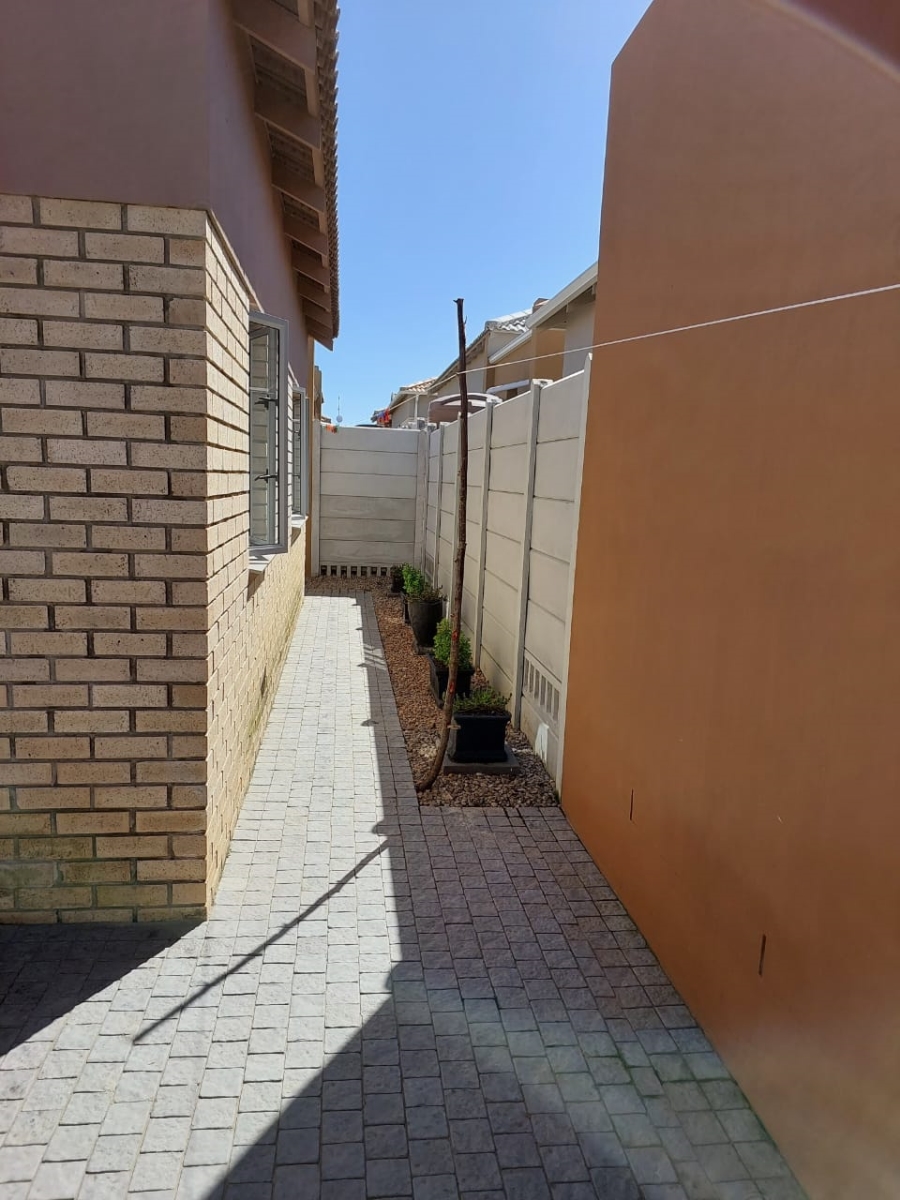 To Let 2 Bedroom Property for Rent in Mooikloof Country Estate Western Cape